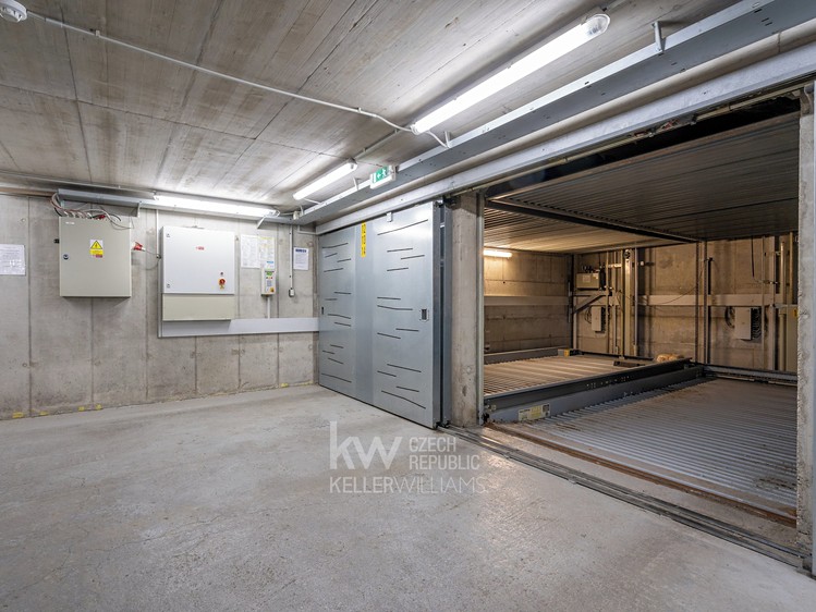Pronájem garážového stání 11 m² - foto 2