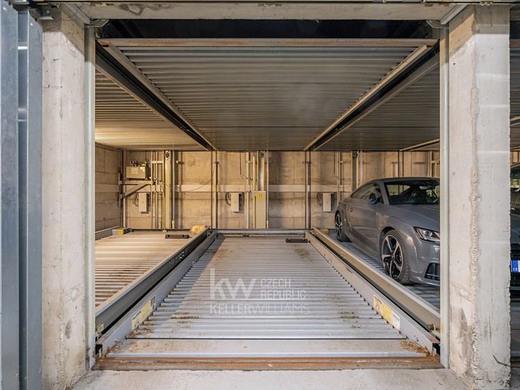 Pronájem garážového stání 11 m² - foto 5