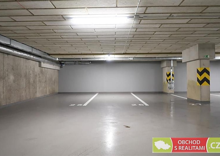 Pronájem garážového stání 14 m² - foto 3