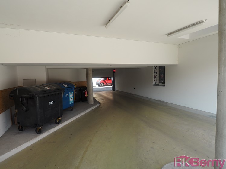 Pronájem garážového stání 15 m² - foto 2