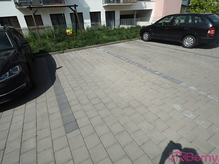 Pronájem garážového stání 15 m² - foto 3
