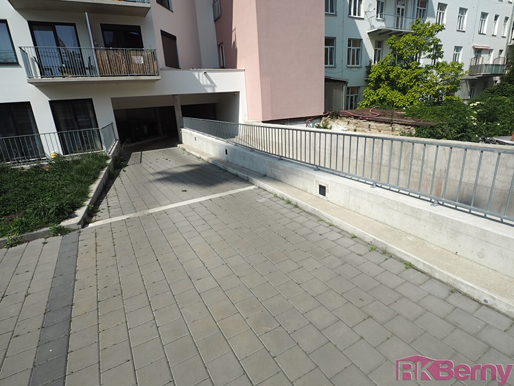Pronájem garážového stání 15 m² - foto 4