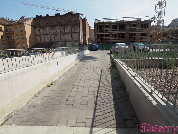 Pronájem garážového stání 15 m² - foto 5