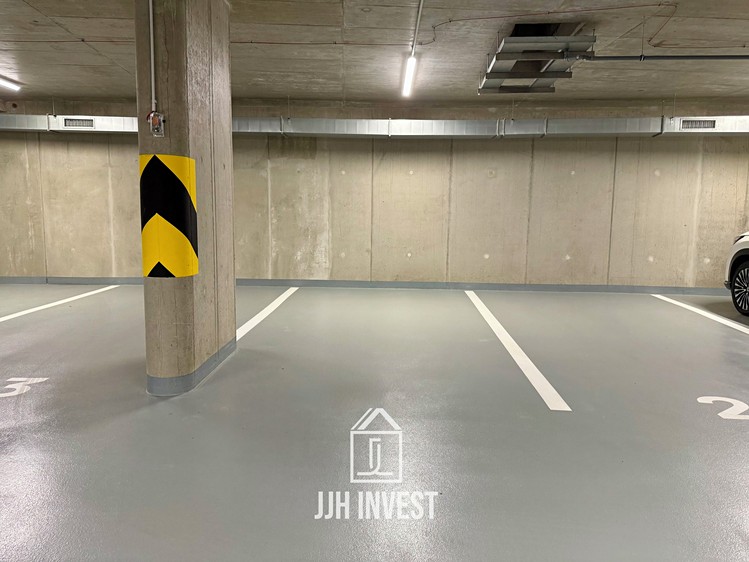 Pronájem garážového stání 16 m² - foto 1