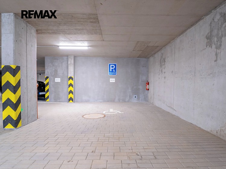 Pronájem garážového stání 22 m² - foto 2