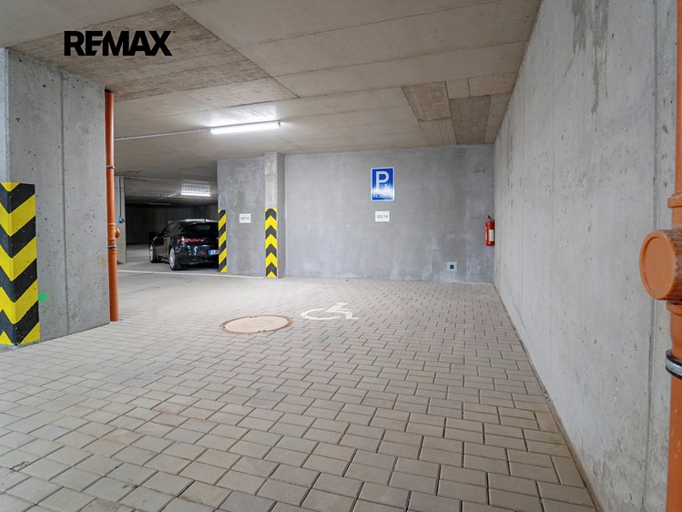 Pronájem garážového stání 22 m² - foto 3