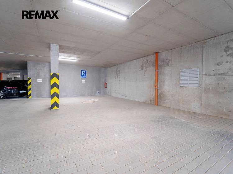 Pronájem garážového stání 22 m² - foto 4