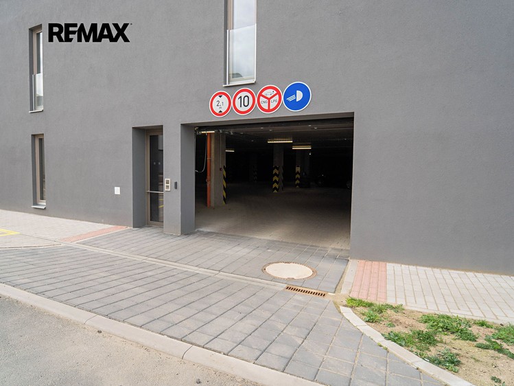 Pronájem garážového stání 22 m² - foto 6