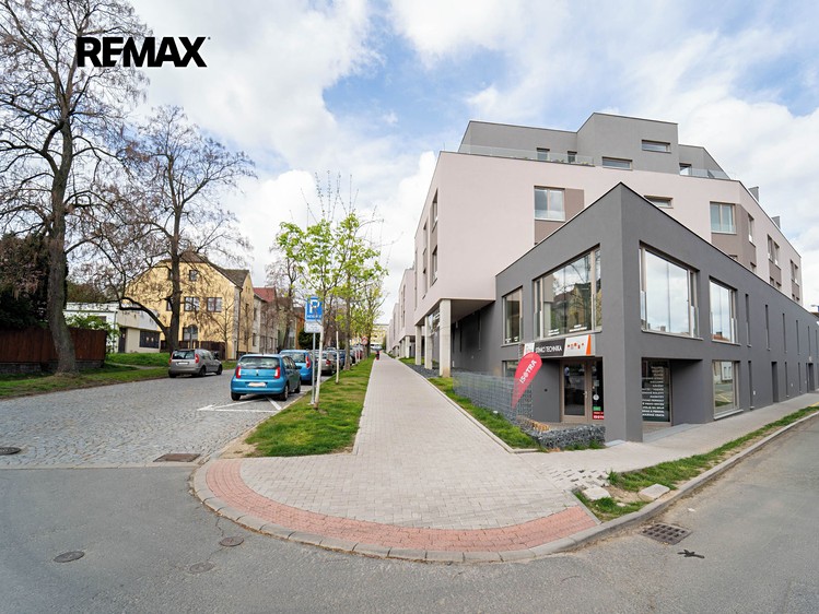Pronájem garážového stání 22 m² - foto 8