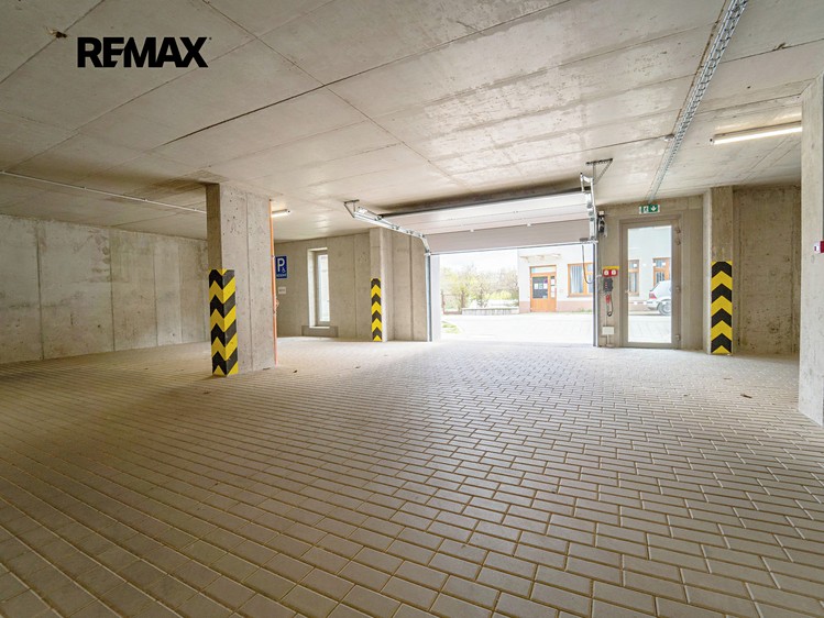 Pronájem garážového stání 22 m² - foto 5