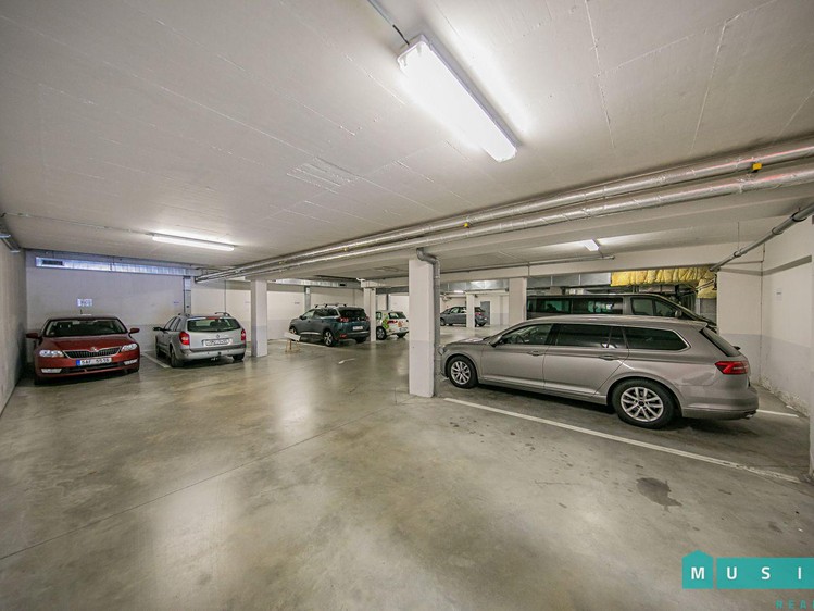 Pronájem garážového stání 12 m² - foto 3