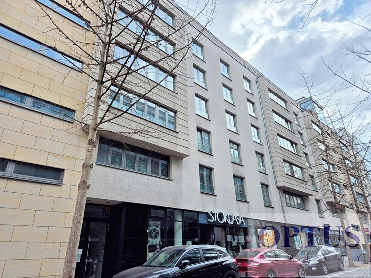 Pronájem garážového stání 14 m² - foto 3