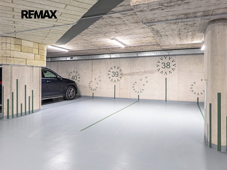 Pronájem garážového stání 15 m² - foto 1