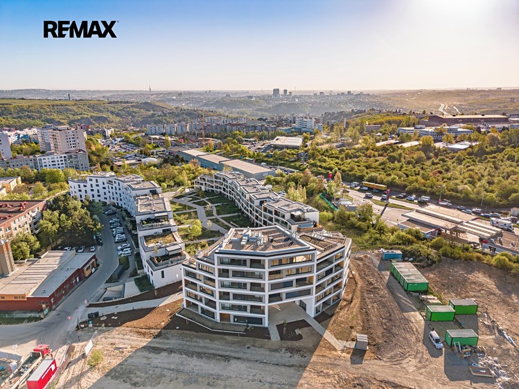 Pronájem garážového stání 15 m² - foto 3