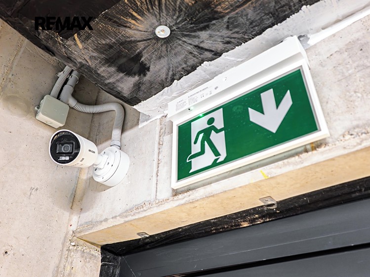 Pronájem garážového stání 15 m² - foto 5