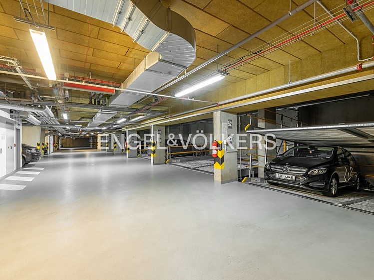Pronájem garážového stání 13 m² - foto 1