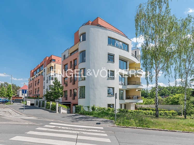 Pronájem garážového stání 13 m² - foto 3