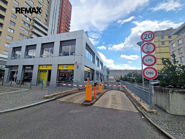 Pronájem garážového stání 13 m² - foto 3