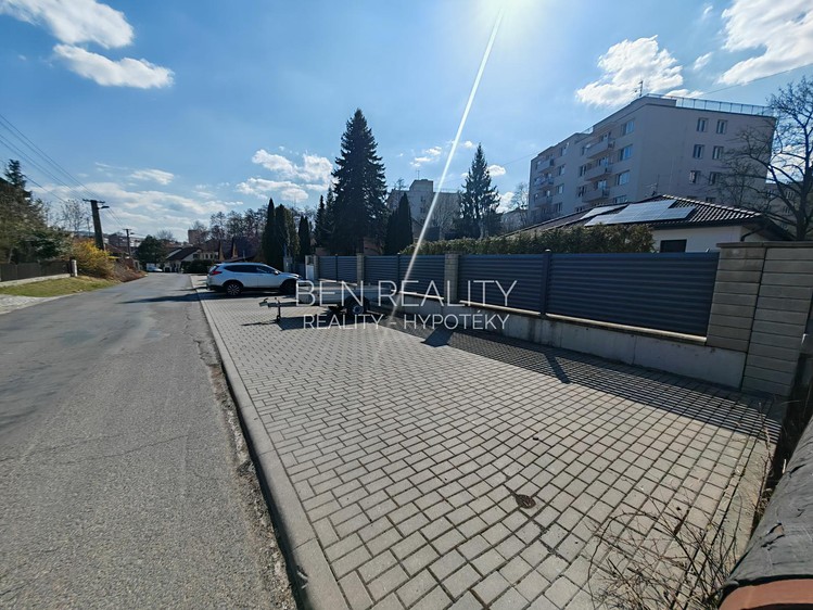 Pronájem garážového stání 40 m² - foto 3