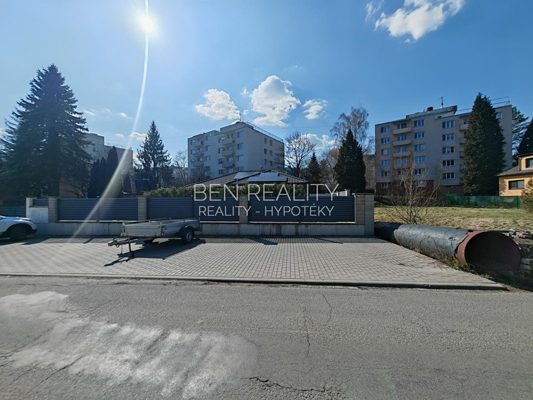 Pronájem garážového stání 40 m² - foto 1