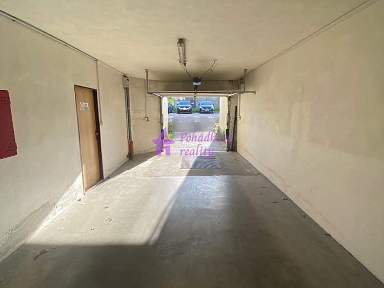 Pronájem garážového stání 11 m² - foto 4