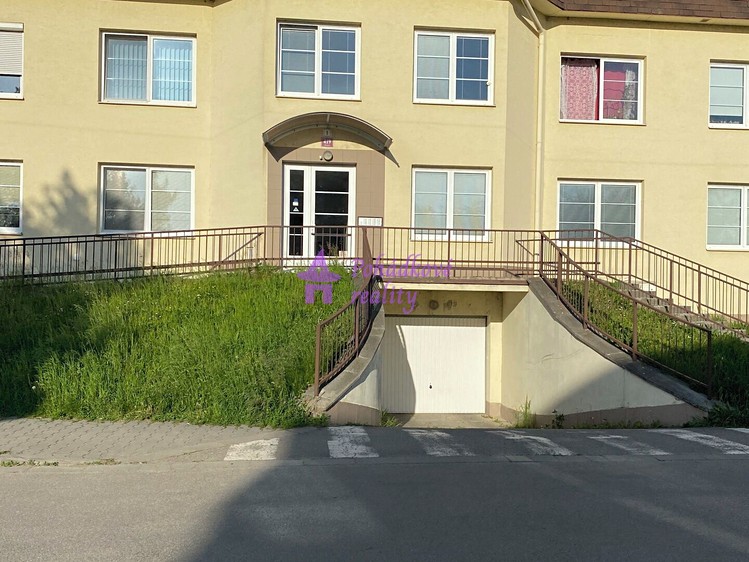 Pronájem garážového stání 11 m² - foto 1