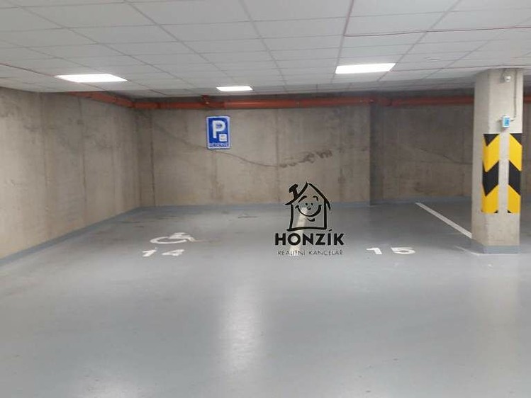 Pronájem garážového stání 16 m² - foto 1