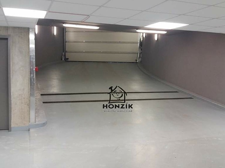 Pronájem garážového stání 16 m² - foto 3