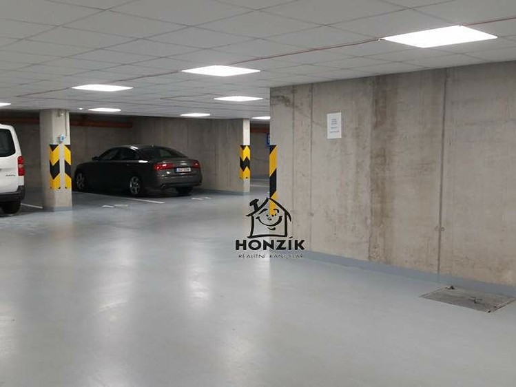 Pronájem garážového stání 16 m² - foto 4