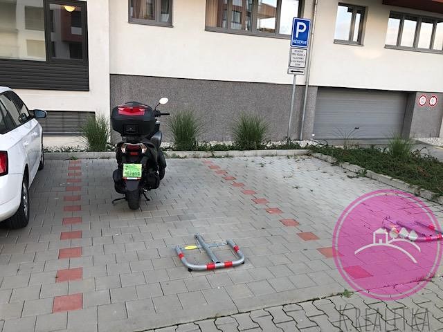 Pronájem garážového stání 13 m² - foto 1