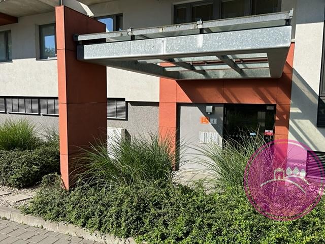 Pronájem garážového stání 13 m² - foto 2