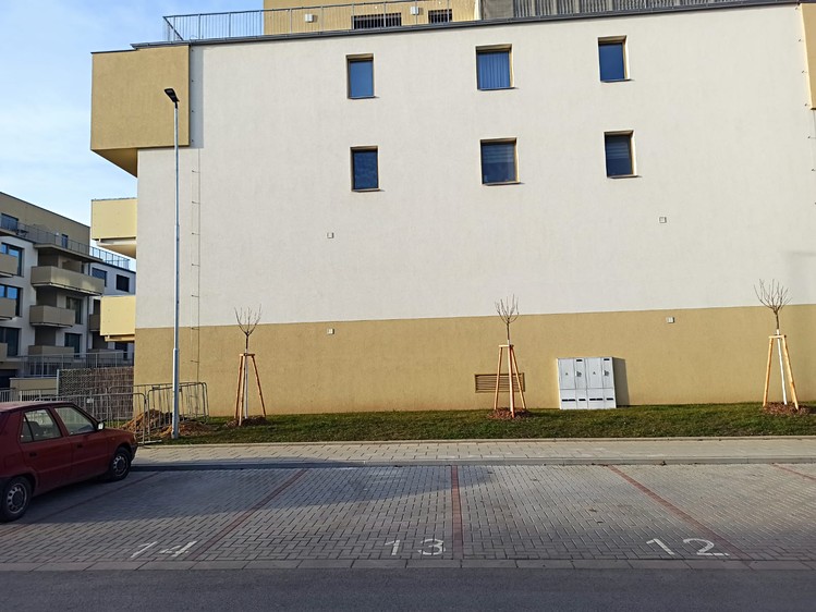 Pronájem garážového stání 14 m² - foto 1