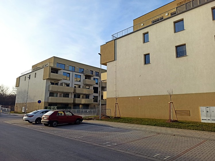 Pronájem garážového stání 14 m² - foto 3