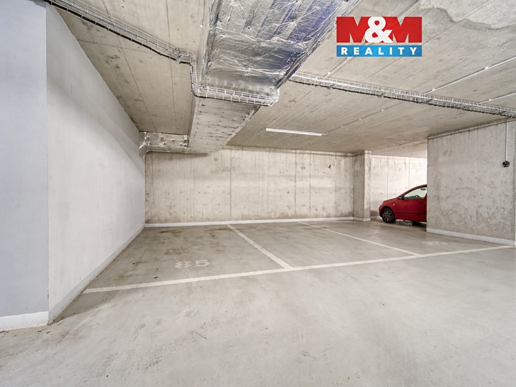 Pronájem garážového stání 15 m² - foto 1