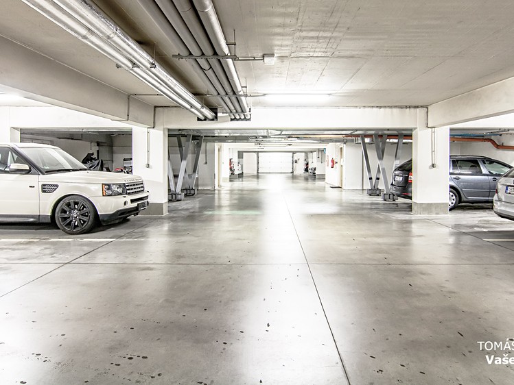 Pronájem garážového stání 16 m² - foto 3