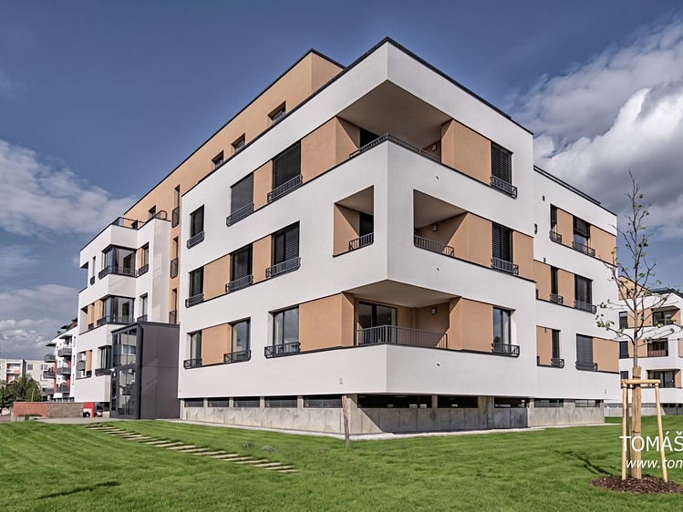 Pronájem garážového stání 16 m² - foto 1