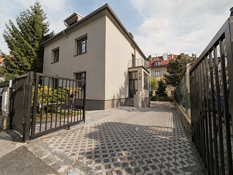 Pronájem garážového stání 12 m² - foto 3