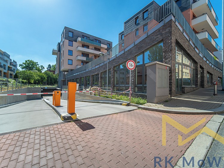 Pronájem garážového stání 20 m² - foto 2