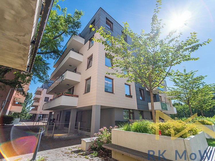 Pronájem garážového stání 20 m² - foto 1