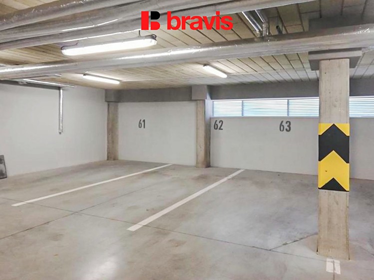 Pronájem garážového stání 12 m² - foto 1
