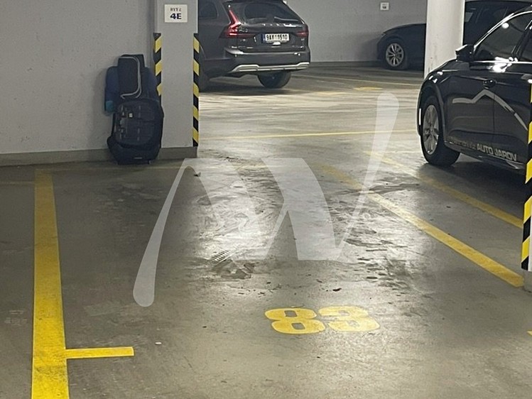 Pronájem garážového stání 15 m² - foto 3