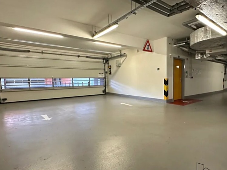 Pronájem garážového stání 16 m² - foto 1