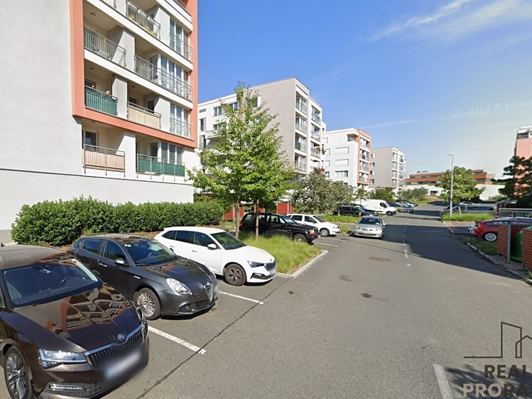 Pronájem garážového stání 16 m² - foto 3