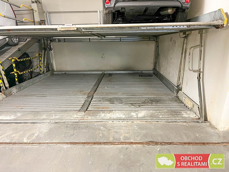 Pronájem garážového stání 13 m² - foto 4