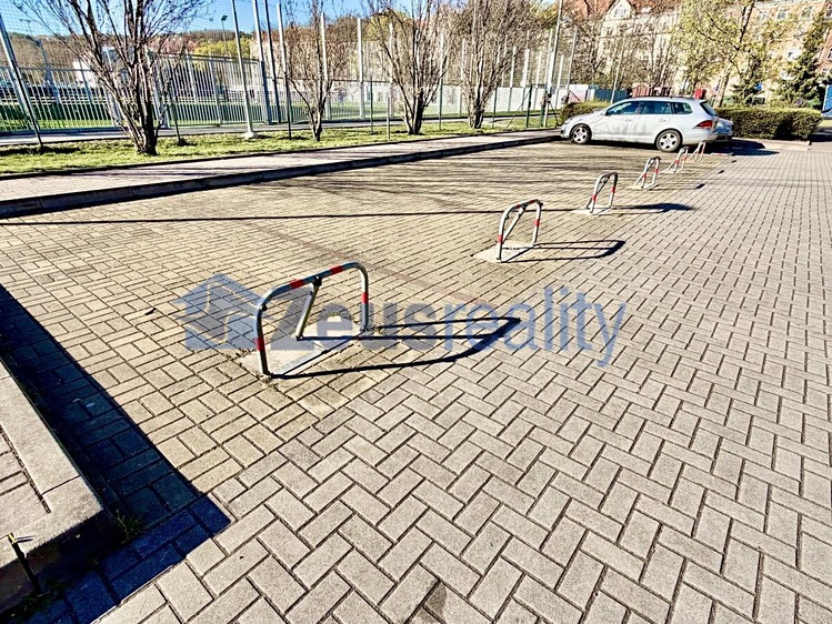 Pronájem garážového stání 13 m² - foto 1