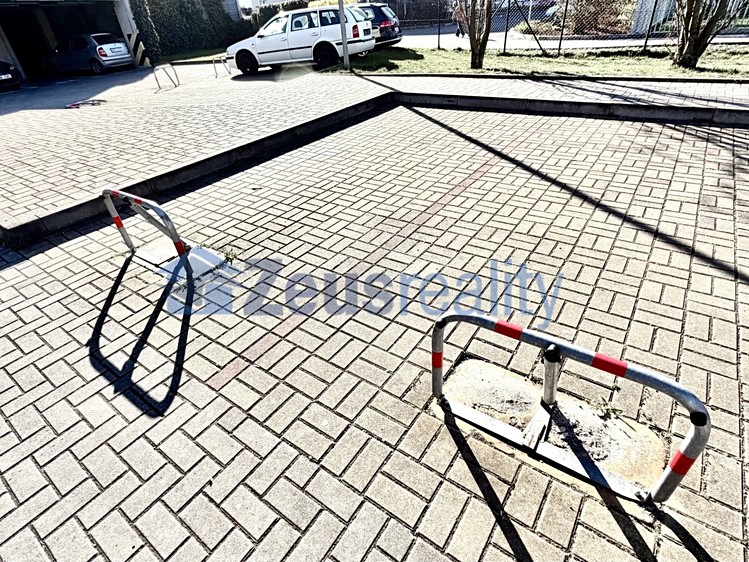 Pronájem garážového stání 13 m² - foto 2