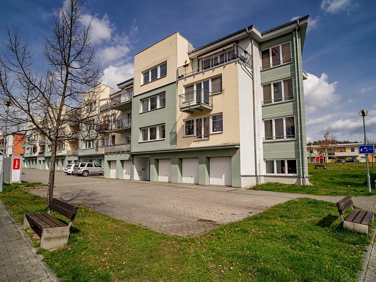 Pronájem garážového stání 16 m² - foto 2