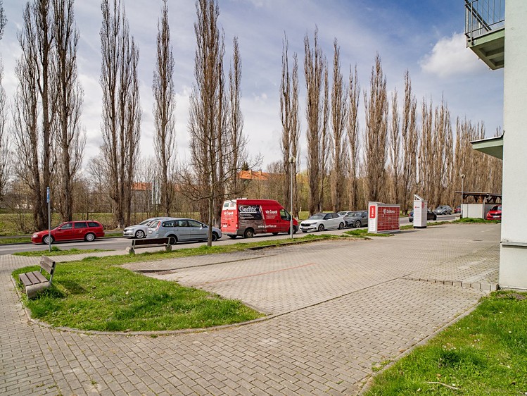 Pronájem garážového stání 16 m² - foto 1