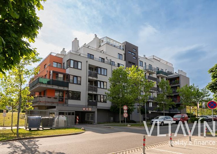 Pronájem garážového stání 18 m² - foto 4