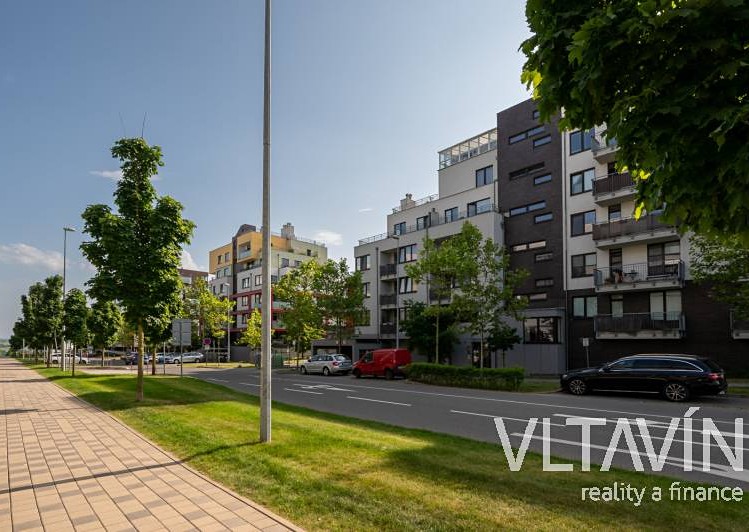 Pronájem garážového stání 18 m² - foto 3